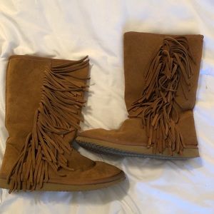 Steve Madden Fringe Ugg Style Boots Camel Size 7